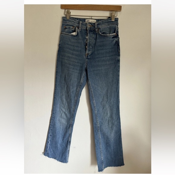 Zara button fly Women's Blue straight leg distressed jeans Size 2 - Picture 1 of 4